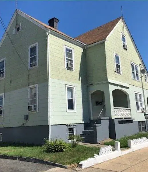 143–147 E. Fifth St. building in Plainfield, New Jersey, before the work shown in this case study